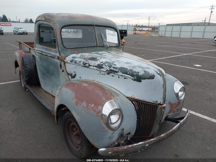 1940 FORD TRUCK