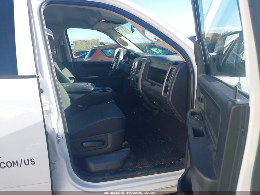 2022 Ram 1500 Classic Tradesman 4X4 6'4 Box