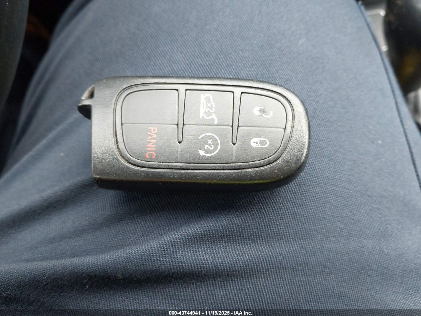 2019 Jeep Cherokee Limited 4X4 VIN: 1C4PJMDX0KD267998 Lot: 43744941