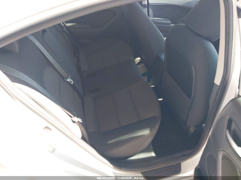 2018 Kia Forte Lx VIN: 3KPFL4A7XJE247250 Lot: 43744949