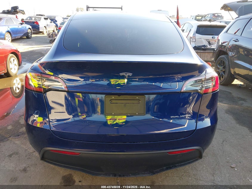 2023 Tesla Model Y Awd/Long Range Dual Motor All-Wheel Drive VIN: 7SAYGDEE5PF890004 Lot: 43745039