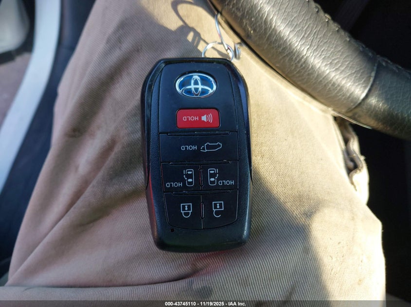 2022 Toyota Sienna Xle VIN: 5TDYRKEC7NS081431 Lot: 43745110