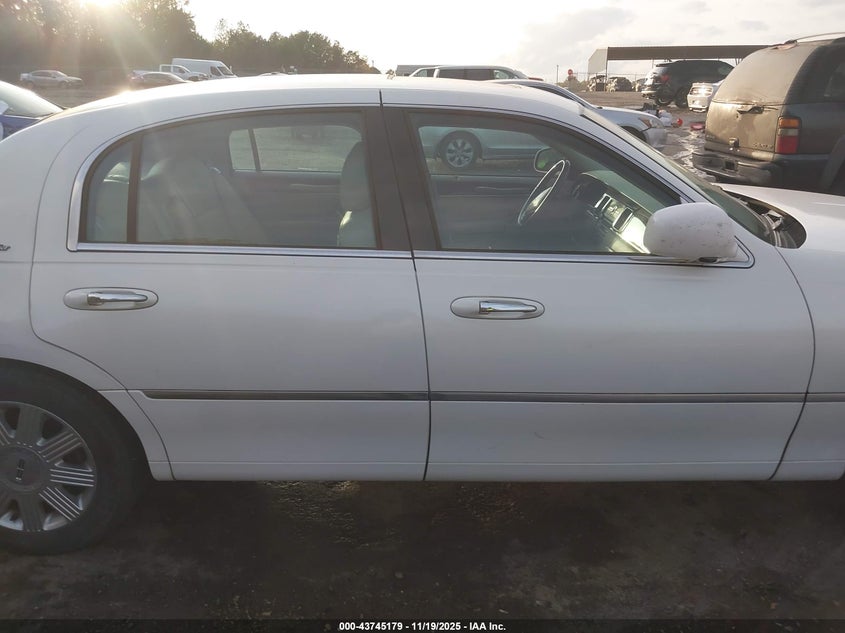 2003 Lincoln Town Car Cartier VIN: 1LNHM83W63Y646313 Lot: 43745179