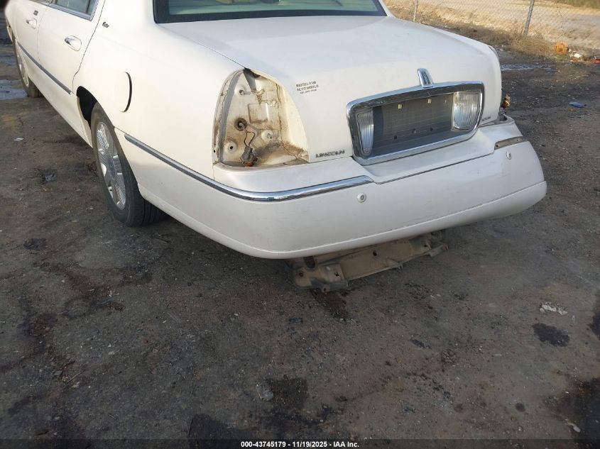 2003 Lincoln Town Car Cartier VIN: 1LNHM83W63Y646313 Lot: 43745179