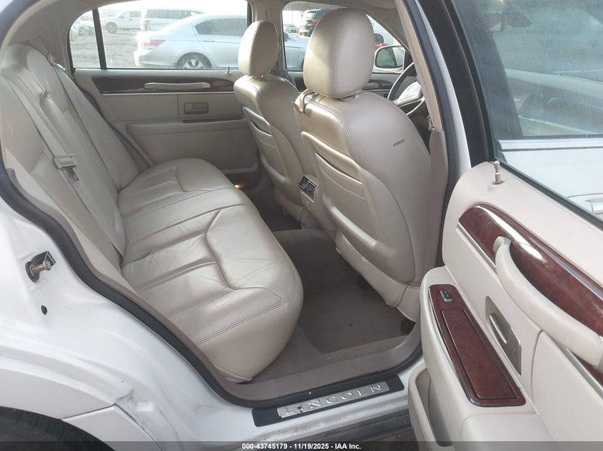 2003 Lincoln Town Car Cartier VIN: 1LNHM83W63Y646313 Lot: 43745179