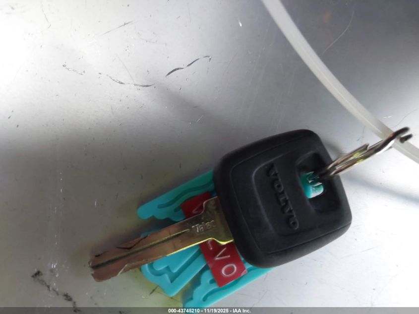 2002 Volvo S60 2.4T VIN: YV1RS58D922101299 Lot: 43745210