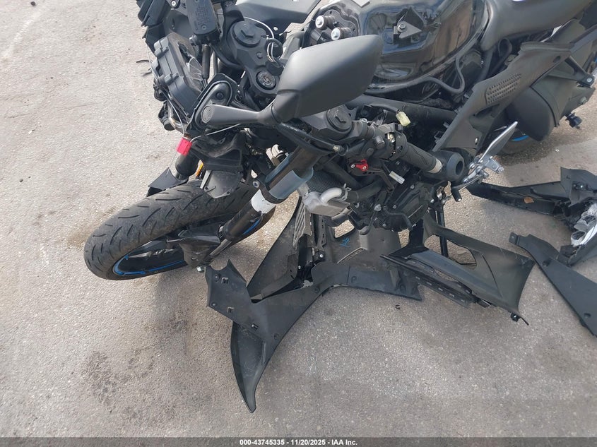 2022 Yamaha Yzfr3 A VIN: MH3RH18Y4NK008521 Lot: 43745335