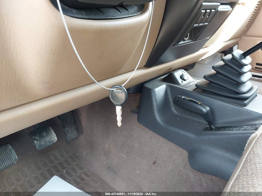 2000 Jeep Wrangler Sport VIN: 1J4FA49S6YP721844 Lot: 43745551