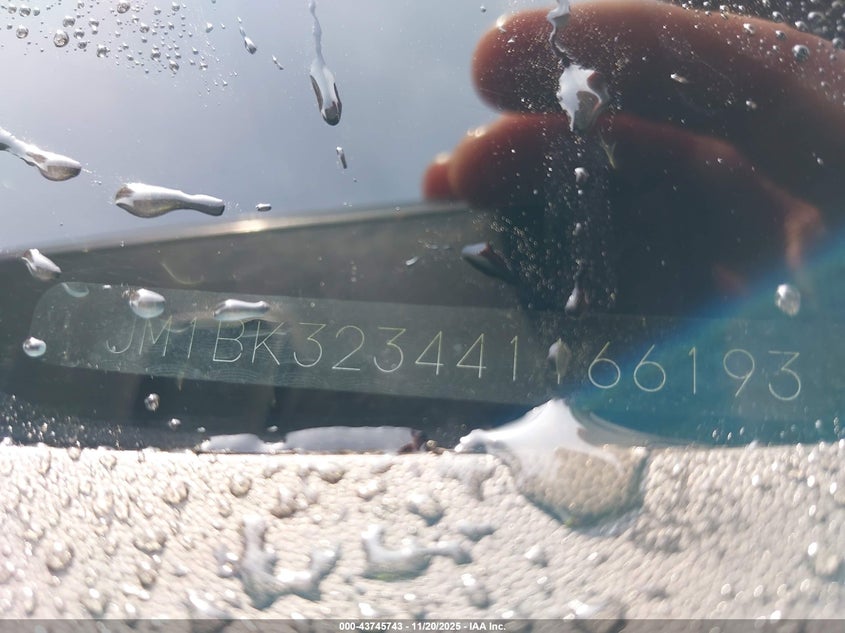 2004 Mazda Mazda3 S VIN: JM1BK323441166193 Lot: 43745743