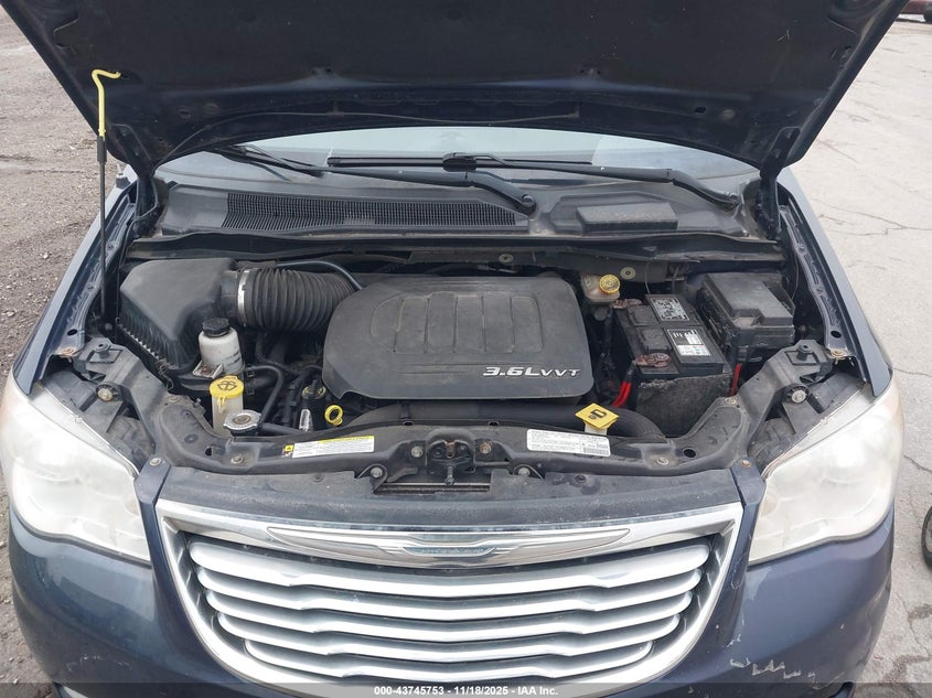 2013 Chrysler Town & Country Touring VIN: 2C4RC1BG8DR525821 Lot: 43745753