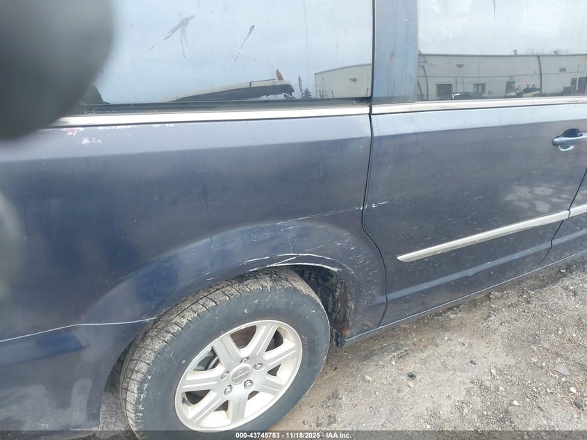 2013 Chrysler Town & Country Touring VIN: 2C4RC1BG8DR525821 Lot: 43745753