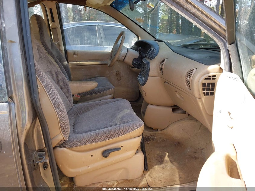 2P4FP25B6VR395161 1997 PLYMOUTH VOYAGER photo no. 5