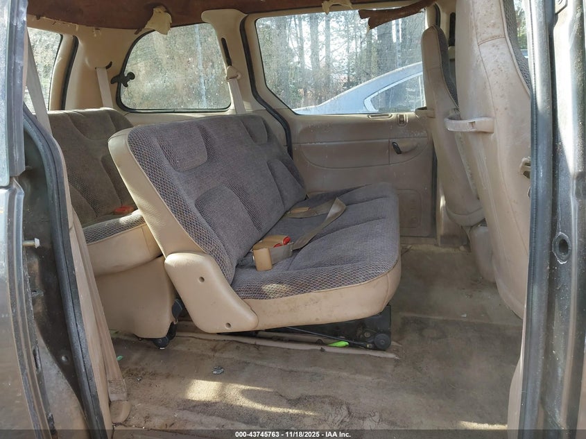 2P4FP25B6VR395161 1997 PLYMOUTH VOYAGER photo no. 8