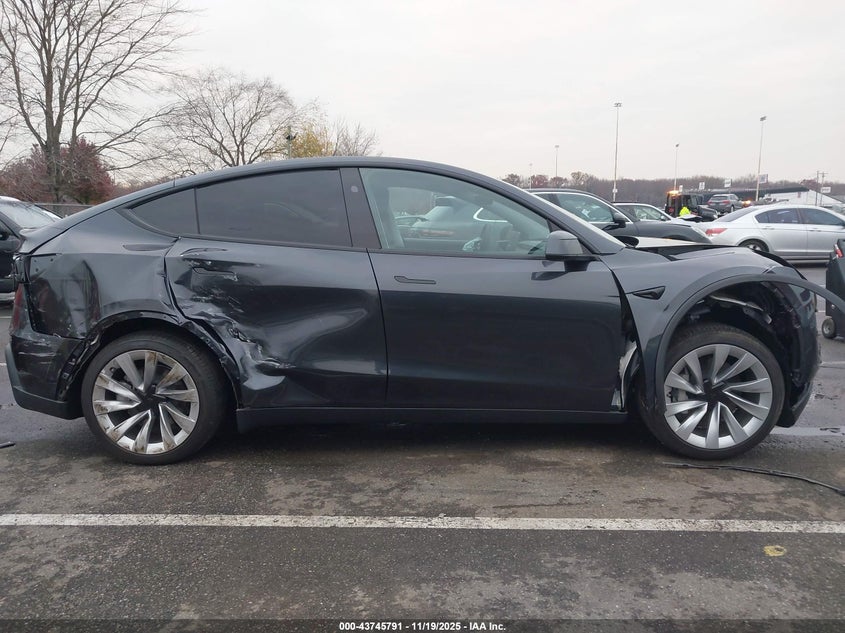 2026 Tesla Model Y Long Range Dual Motor All-Wheel Drive VIN: 7SAYGDED8TF386743 Lot: 43745791