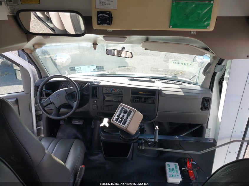 2006 Chevrolet Express Cutaway Work Van VIN: 1GBHG31V461256661 Lot: 43745804