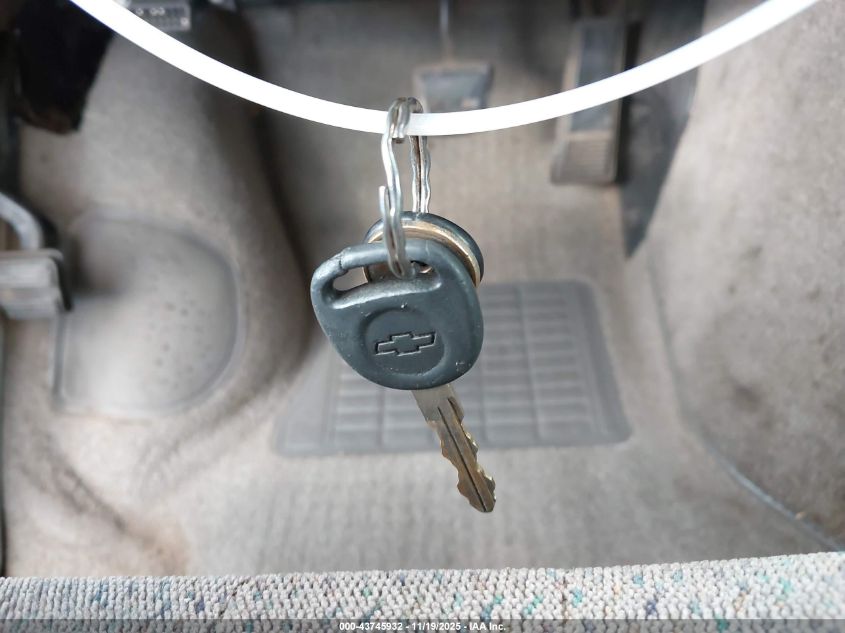 2004 Chevrolet Astro VIN: 1GNDM19XX4B112723 Lot: 43745932