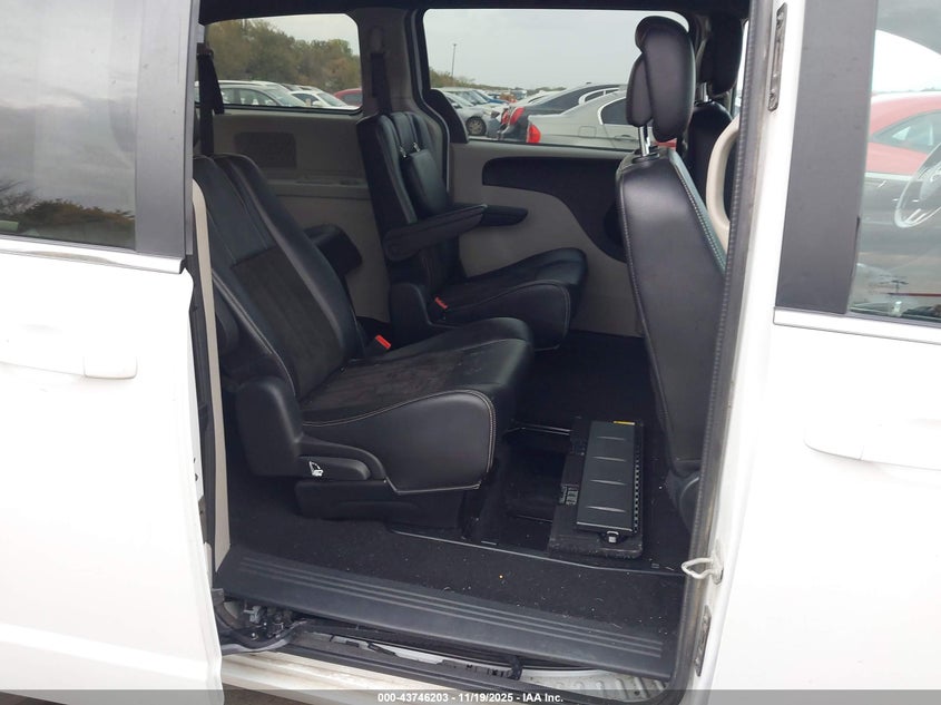 2019 Dodge Grand Caravan Sxt VIN: 2C4RDGCG0KR798196 Lot: 43746203