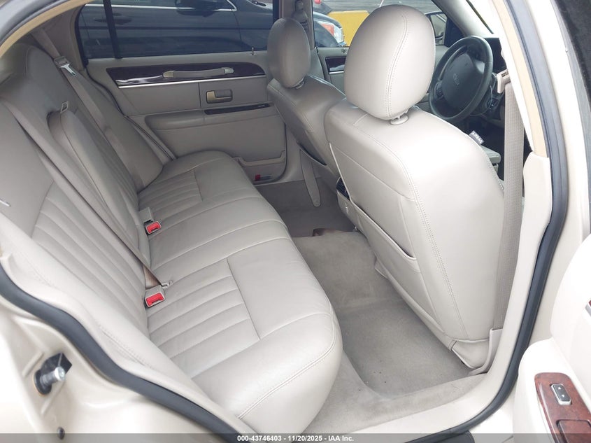 2006 Lincoln Town Car Signature VIN: 1LNHM81W76Y622979 Lot: 43746403