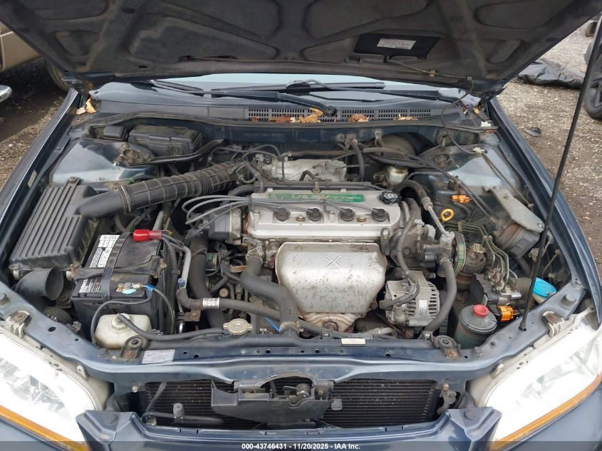 1998 Honda Accord Ex VIN: 1HGCG6673WA139057 Lot: 43746431