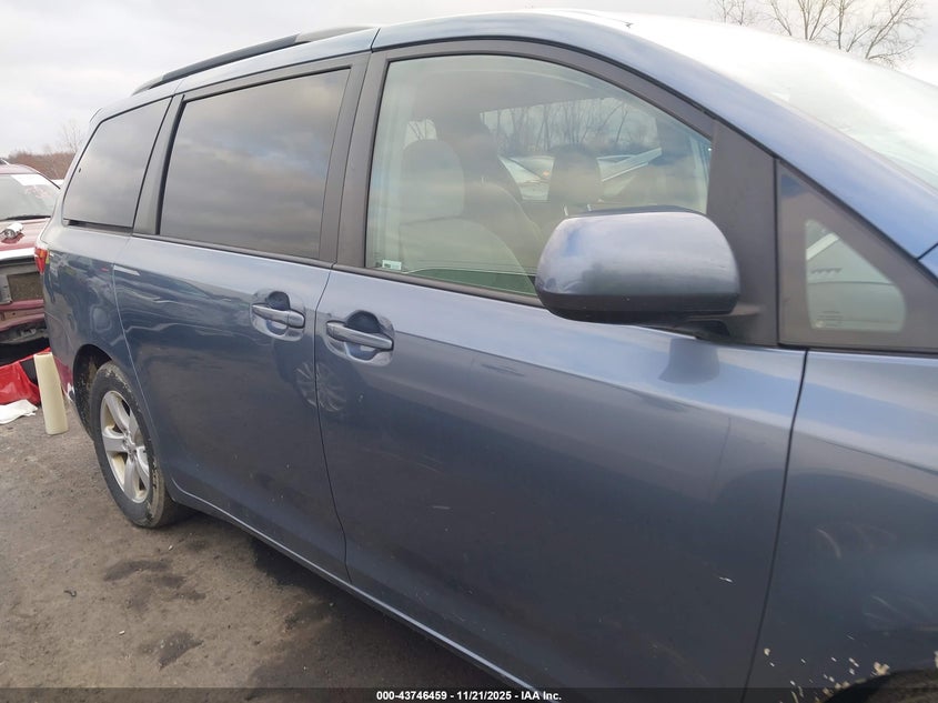 5TDKK3DC8FS535754 2015 TOYOTA SIENNA photo no. 14