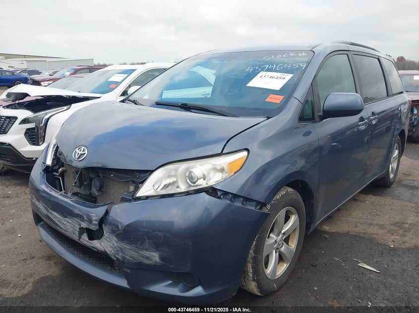 5TDKK3DC8FS535754 2015 TOYOTA SIENNA photo no. 2