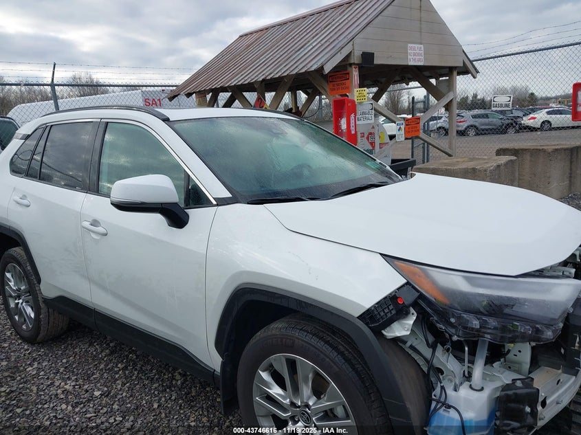 TOYOTA RAV4 XLE PREMIUM