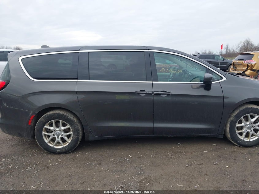 2017 Chrysler Pacifica Touring VIN: 2C4RC1DGXHR654355 Lot: 43746624