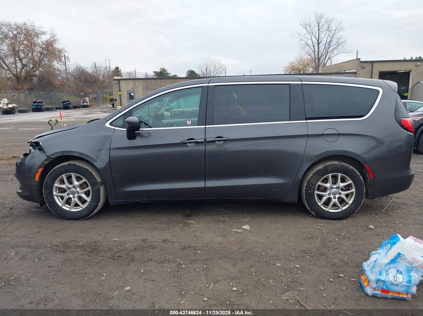 2017 Chrysler Pacifica Touring VIN: 2C4RC1DGXHR654355 Lot: 43746624