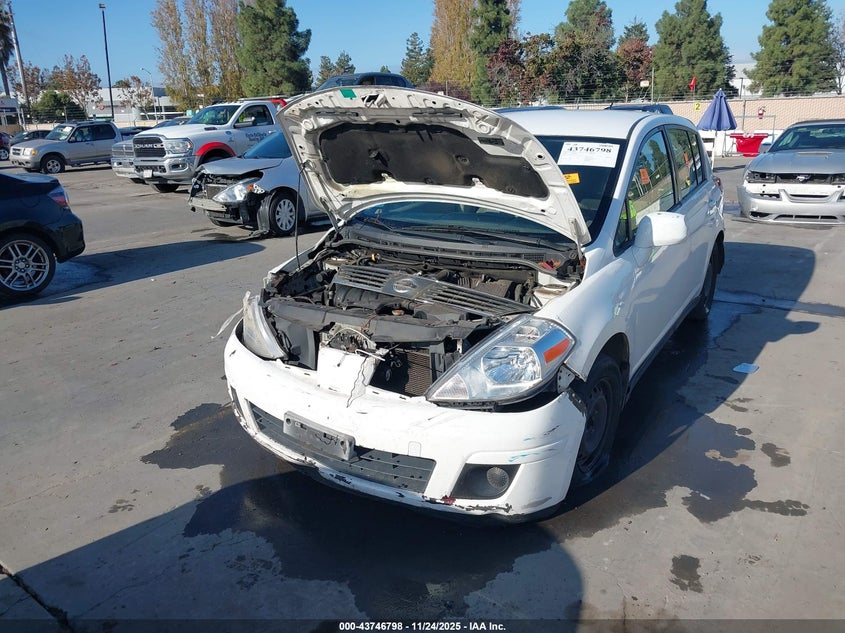 2009 Nissan Versa 1.8S VIN: 3N1BC13E09L476572 Lot: 43746798