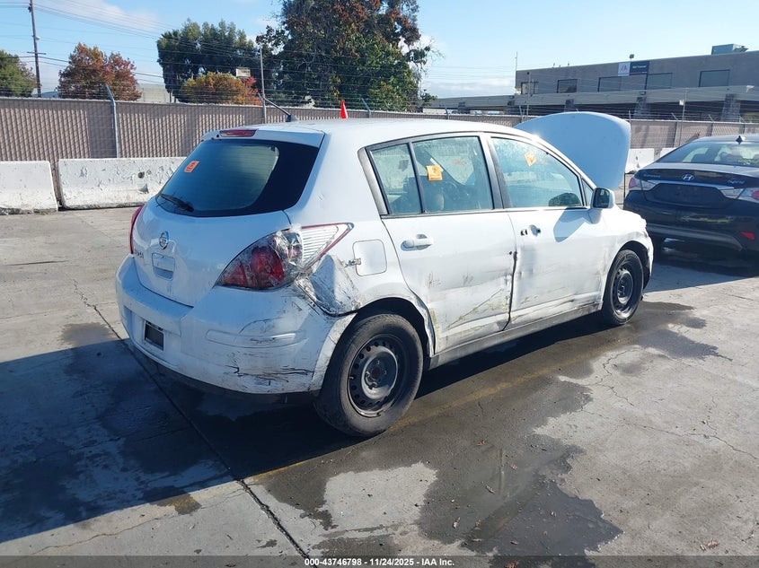2009 Nissan Versa 1.8S VIN: 3N1BC13E09L476572 Lot: 43746798