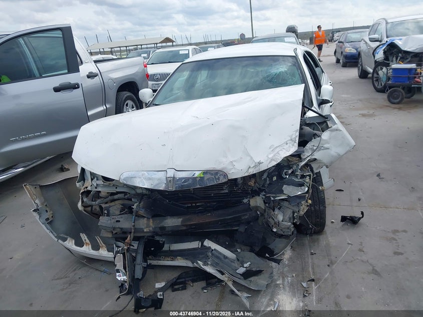 2000 Lincoln Town Car Executive VIN: 1LNHM81W3YY799189 Lot: 43746904