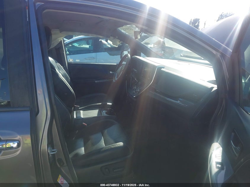 5TDXZ3DC1JS942275 2018 TOYOTA SIENNA photo no. 5