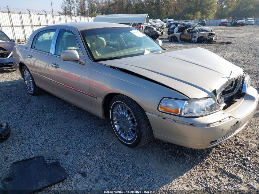 LINCOLN TOWN CAR SIGNATURE LIMITED