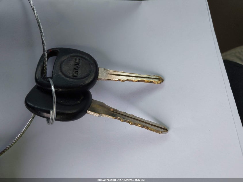 2001 GMC Yukon Slt VIN: 1GKEK13T71J131275 Lot: 43746978