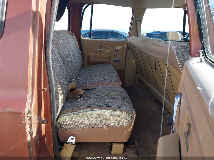 1982 Chevrolet Suburban K10 VIN: 1G8EK16L4CF132312 Lot: 43747027