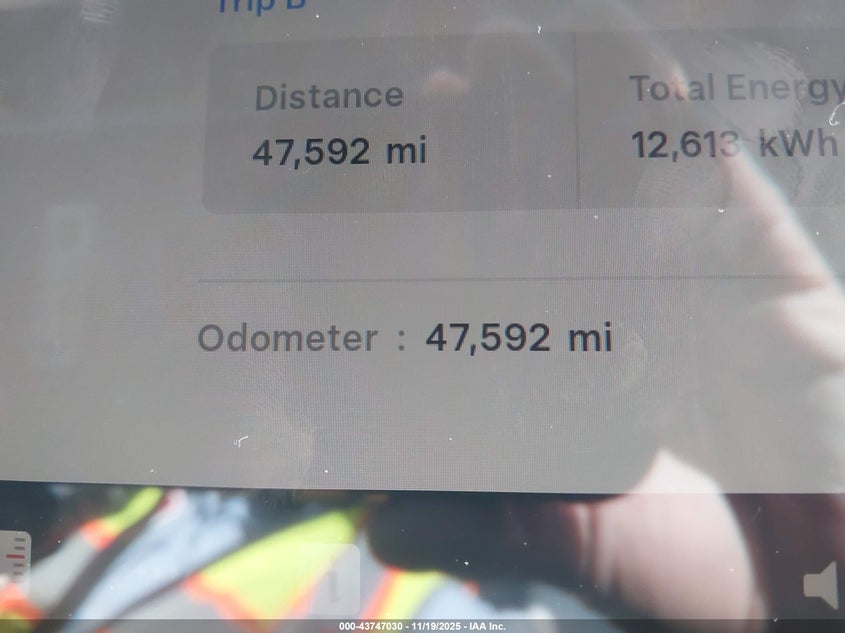 2024 Tesla Model Y Long Range Dual Motor All-Wheel Drive VIN: 7SAYGDEE2RF063709 Lot: 43747030