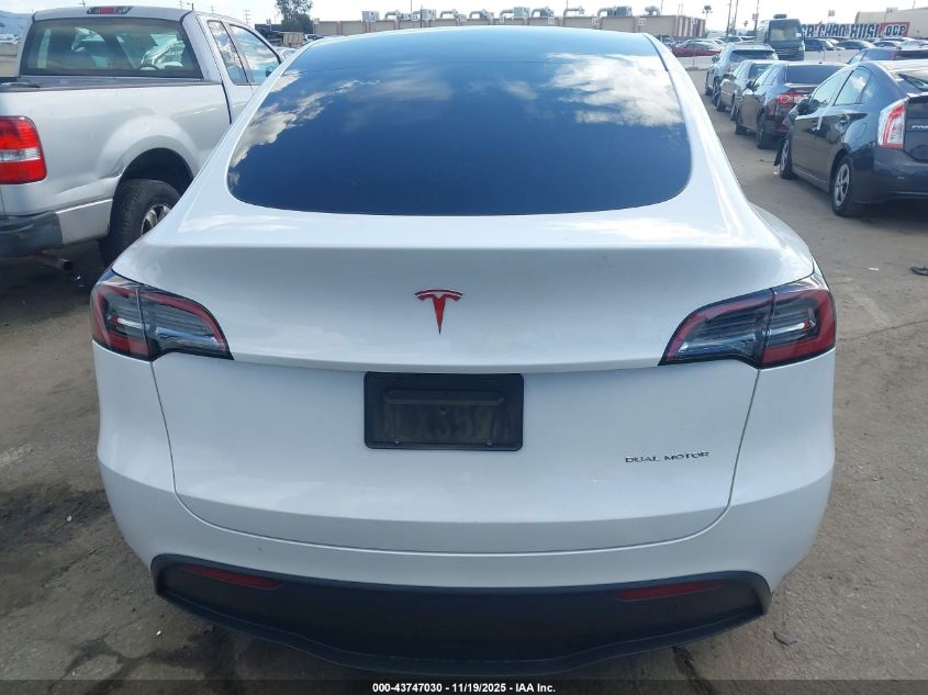 2024 Tesla Model Y Long Range Dual Motor All-Wheel Drive VIN: 7SAYGDEE2RF063709 Lot: 43747030