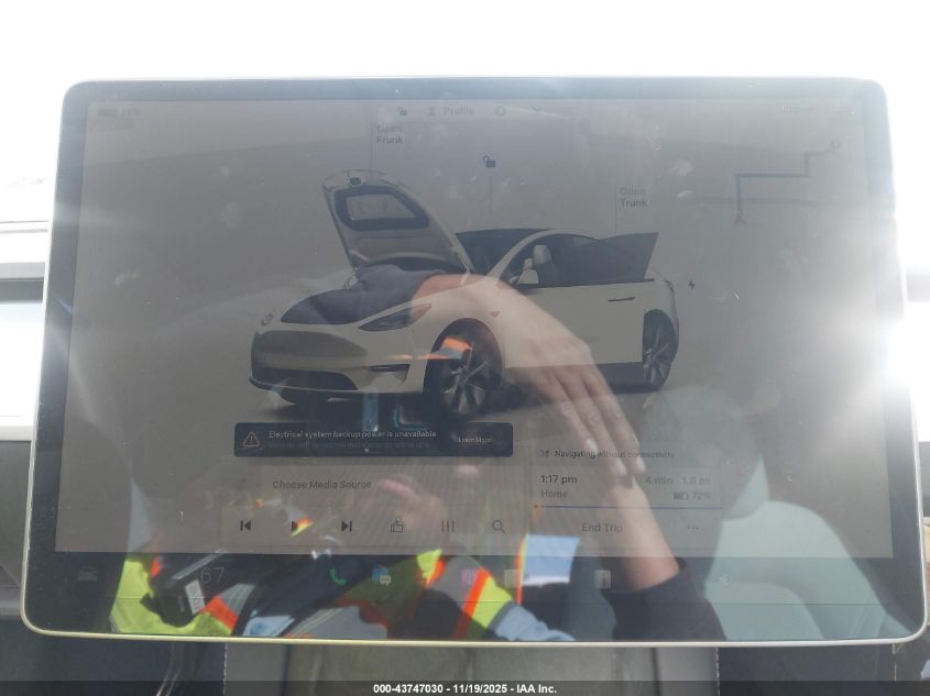 2024 Tesla Model Y Long Range Dual Motor All-Wheel Drive VIN: 7SAYGDEE2RF063709 Lot: 43747030