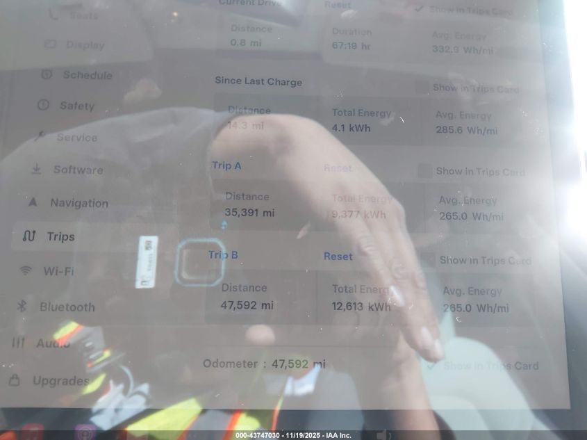 2024 Tesla Model Y Long Range Dual Motor All-Wheel Drive VIN: 7SAYGDEE2RF063709 Lot: 43747030