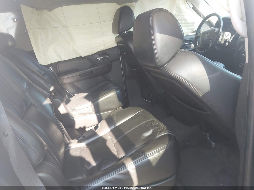 2008 GMC Yukon Denali VIN: 1GKFK63828J244915 Lot: 43747103