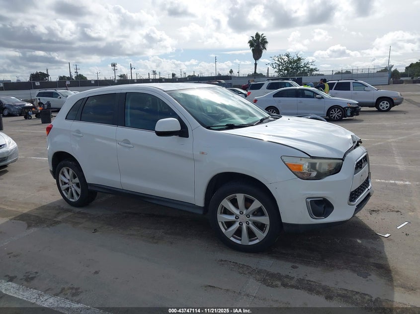 MITSUBISHI OUTLANDER SPORT SE