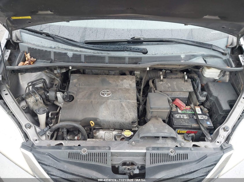 5TDKK3DC1BS113335 2011 TOYOTA SIENNA photo no. 10