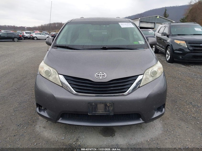 5TDKK3DC1BS113335 2011 TOYOTA SIENNA photo no. 13