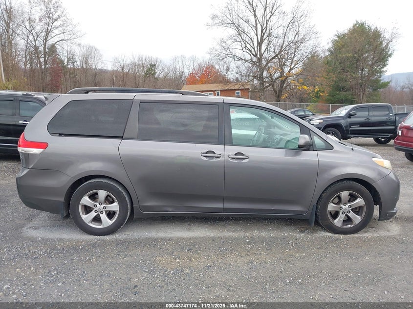 5TDKK3DC1BS113335 2011 TOYOTA SIENNA photo no. 14