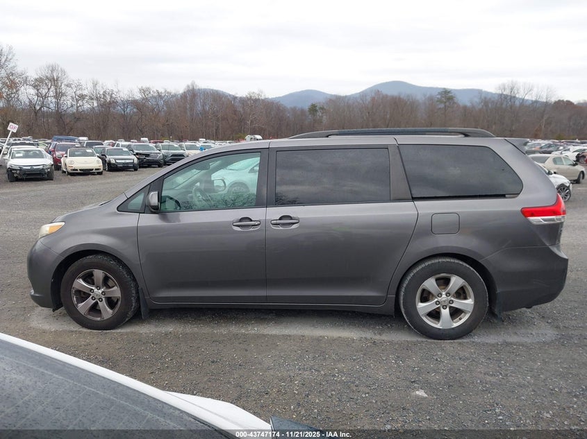 5TDKK3DC1BS113335 2011 TOYOTA SIENNA photo no. 15