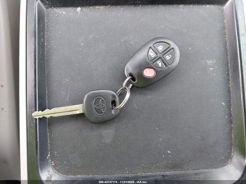 5TDKK3DC1BS113335 2011 TOYOTA SIENNA photo no. 11