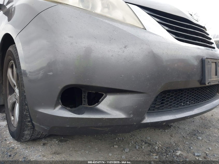 5TDKK3DC1BS113335 2011 TOYOTA SIENNA photo no. 18