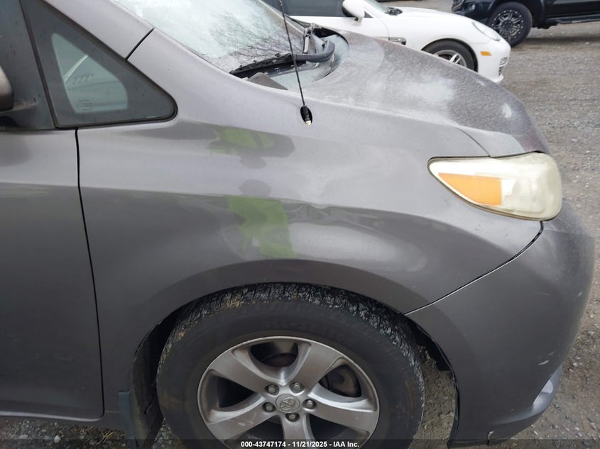 5TDKK3DC1BS113335 2011 TOYOTA SIENNA photo no. 19