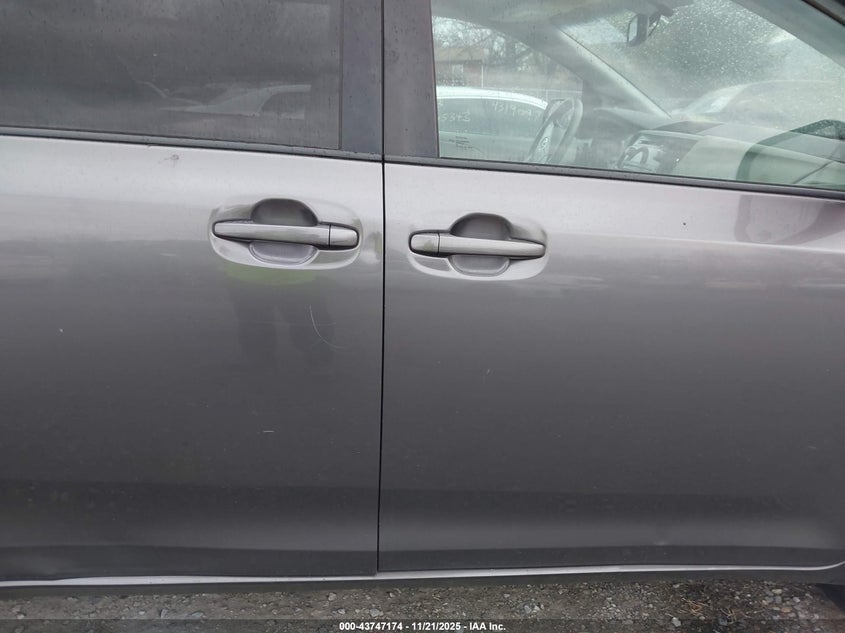 5TDKK3DC1BS113335 2011 TOYOTA SIENNA photo no. 20