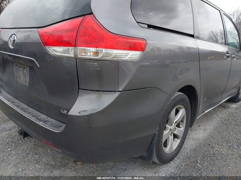 5TDKK3DC1BS113335 2011 TOYOTA SIENNA photo no. 22